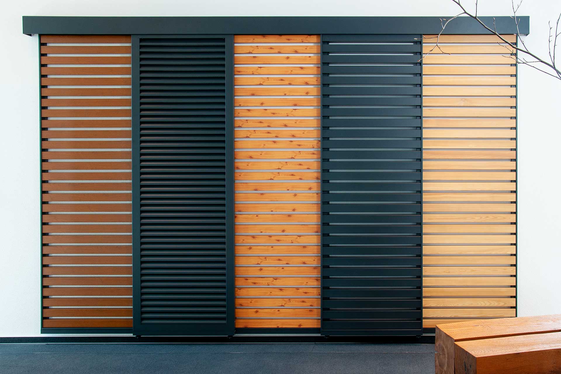 FingerHaus Schiebeläden in verschiedenen Farben
