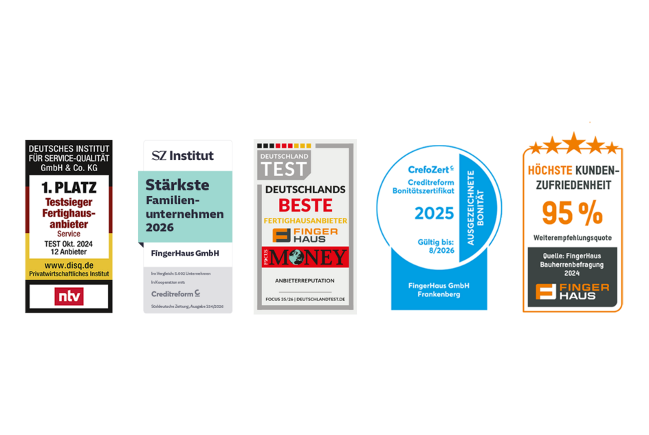 Übersicht mit fünf Auszeichnungen und Qualitätssiegeln von FingerHaus, darunter Testsieger, Stärkste Familienunternehmen 2026, Deutschlands Beste Fertighausanbieter, Creditreform Bonitätszertifikat und höchste Kundenzufriedenheit.