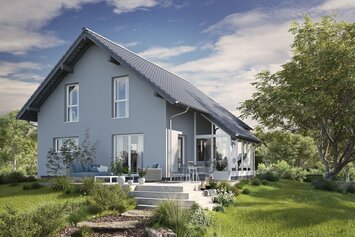 Fertighaus FingerHaus JUNO 200 mit hellblauer Fassade, dunklem Dach und Gartenweg aus Natursteinplatten in grüner Umgebung bei Sonnenschein.