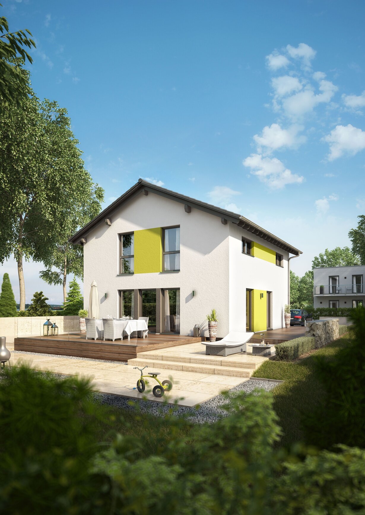 FingerHaus MEDLEY 200 – modernes zweigeschossiges Einfamilienhaus mit Satteldach, weißer Putzfassade und gelben Fassadenelementen. Im Vordergrund eine große Holzterrasse mit Esstisch und Liege, umgeben von Garten, Rasen und Pflanzbeeten.