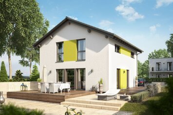 FingerHaus MEDLEY 200 – modernes zweigeschossiges Einfamilienhaus mit Satteldach, weißer Putzfassade und gelben Fassadenelementen. Im Vordergrund eine große Holzterrasse mit Esstisch und Liege, umgeben von Garten, Rasen und Pflanzbeeten.