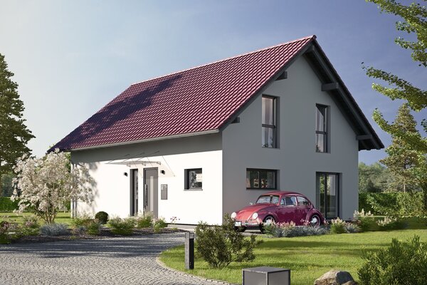 Fertighaus FingerHaus JUNO 402 mit heller Fassade, rotem Satteldach und gepflasterter Einfahrt mit Auto und Vorgarten bei Abendstimmung.