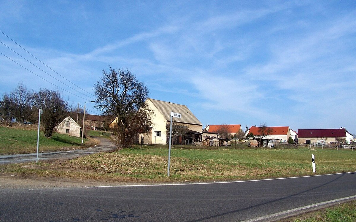 X-Weinzar, CC BY-SA 3.0 <https://creativecommons.org/licenses/by-sa/3.0>, via Wikimedia Commons Bild von Leckwitz Dorfring von X-Weinzar, CC BY-SA 3.0
