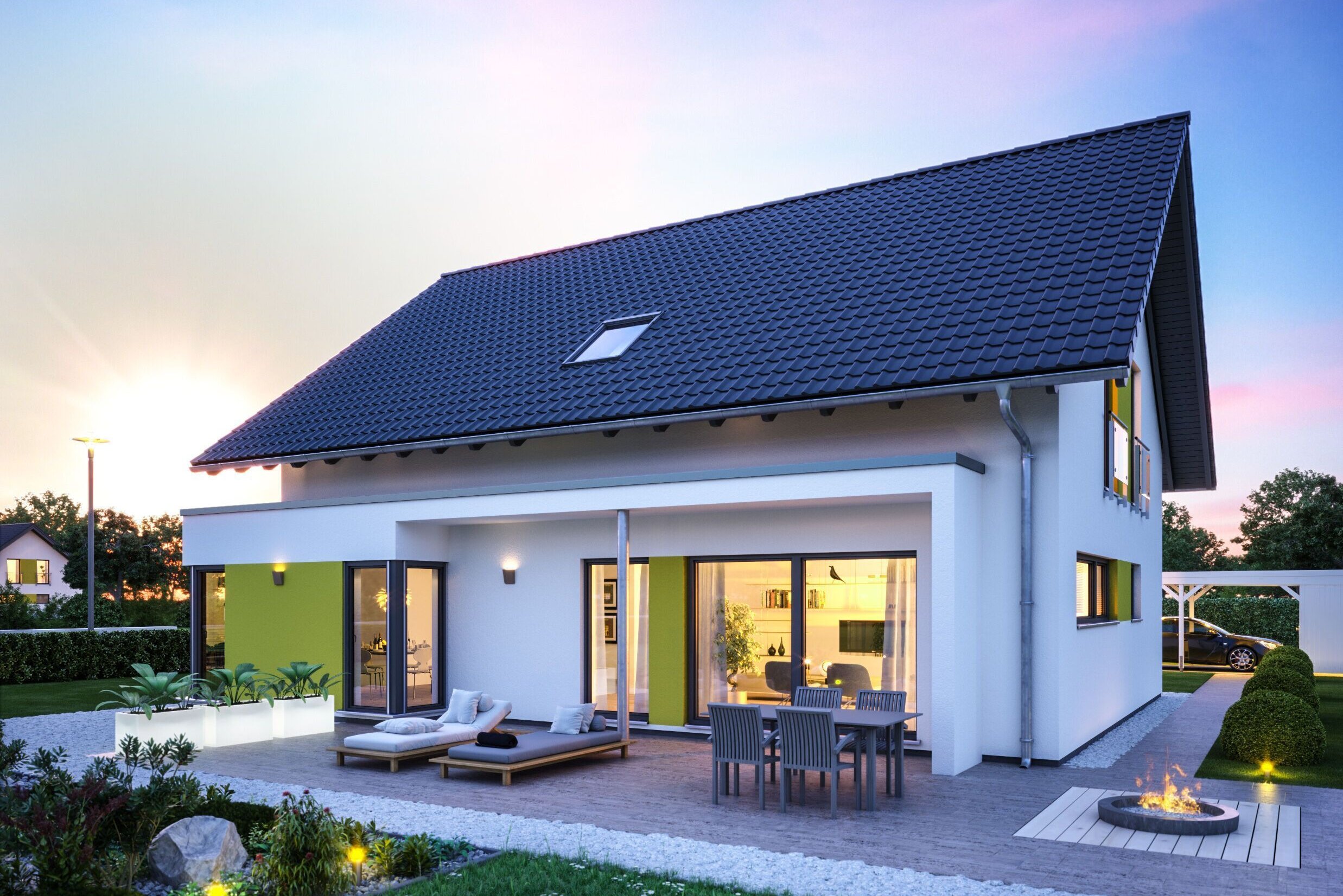 FingerHaus VIO 500 – modernes Einfamilienhaus mit Satteldach, heller Fassade und seitlichem Erker mit eigenem Dach. Der Garten ist abends beleuchtet, mit Terrasse, Sitzmöbeln und Rasenfläche.