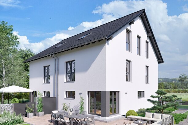 FingerHaus Hauskonzept DUO 210 als moderne Doppelhaushälfte mit weißer Putzfassade, dunklem Satteldach, großer Terrasse mit Lounge-Bereich, Esstisch und gepflegtem Garten bei sonnigem Wetter.  