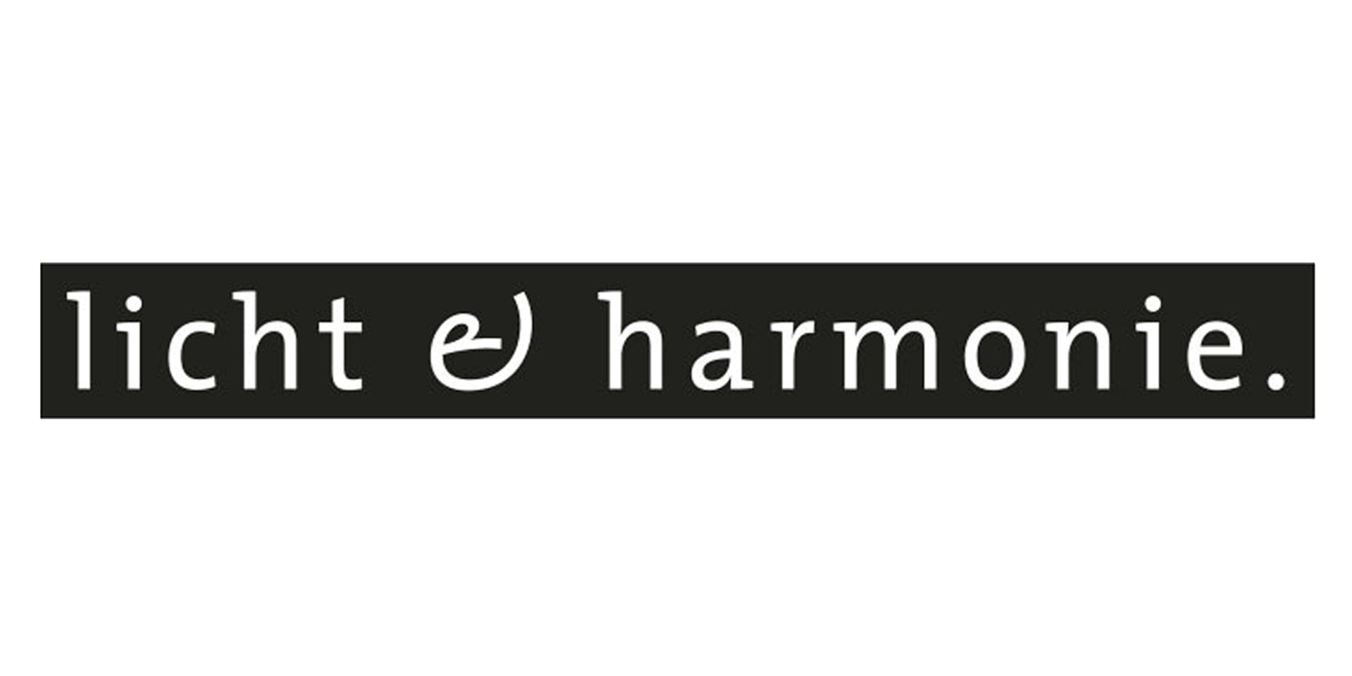 Logo „licht & harmonie“ mit weißem Schriftzug auf dunklem Hintergrund