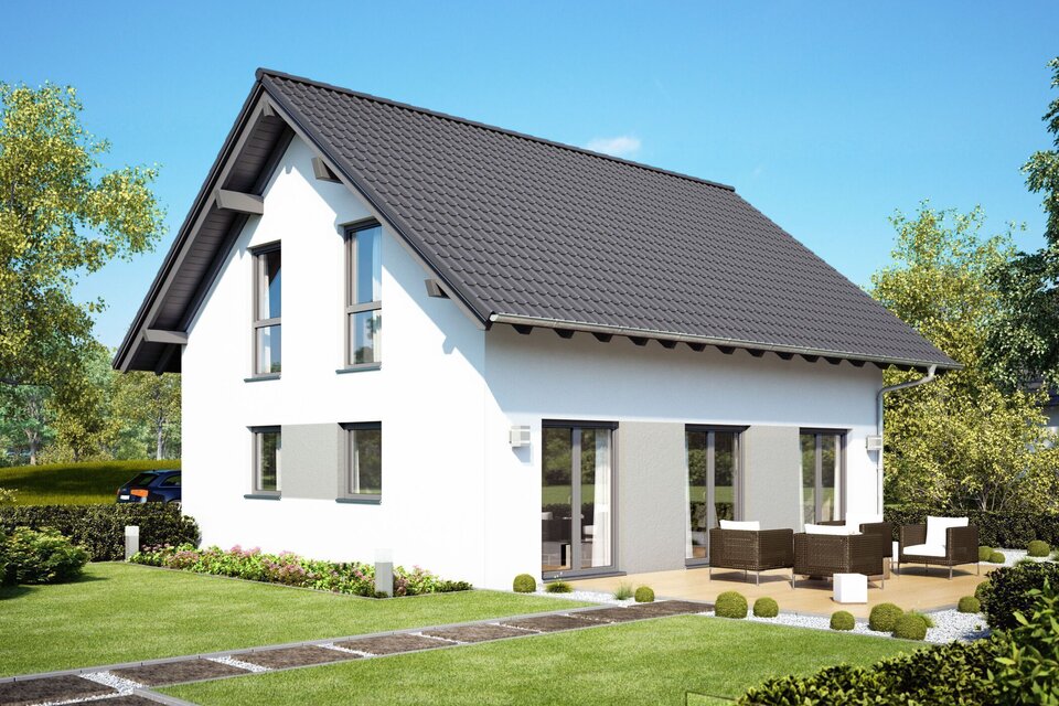 FingerHaus MEDLEY 110 – zweistöckiges Einfamilienhaus mit dunklem Satteldach, weißer Putzfassade und großen Fenstern. Im Vordergrund eine Holzterrasse mit Sitzmöbeln, gepflegter Garten mit Rasen, Beeten und modernem Weg.