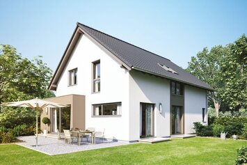 FingerHaus NEO 300 – modernes Einfamilienhaus mit dunklem Satteldach, heller Putzfassade und großen Fenstern. Im Garten befinden sich eine Terrasse mit Esstisch und Sonnenschirm, gepflegter Rasen und blühende Beete.