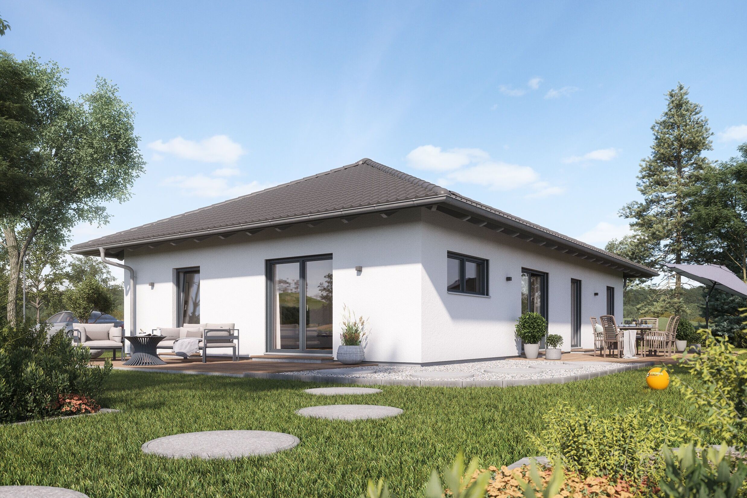 Fotorealistische Visualisierung des FingerHaus NIVO 105 W, eines modernen Bungalows mit Walmdach. Das Haus verfügt über große Fenster, eine gemütliche Terrasse und liegt in einem gepflegten Garten unter blauem Himmel.