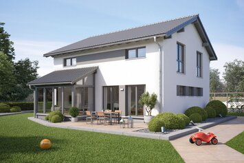FingerHaus SENTO 401 – modernes Einfamilienhaus mit Satteldach, weißer Putzfassade und großen Fenstern. Auffällig ist der überdachte Terrassenbereich mit Flachdach. Im Garten befinden sich Rasen, Sitzgruppe, Kinderspielzeug und gepflegte Sträucher.