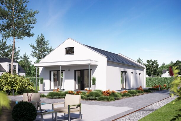 Visualisierung eines weißen Einfamilienhauses mit Satteldach, großer Terrasse und Gartenanlage bei sonnigem Himmel.