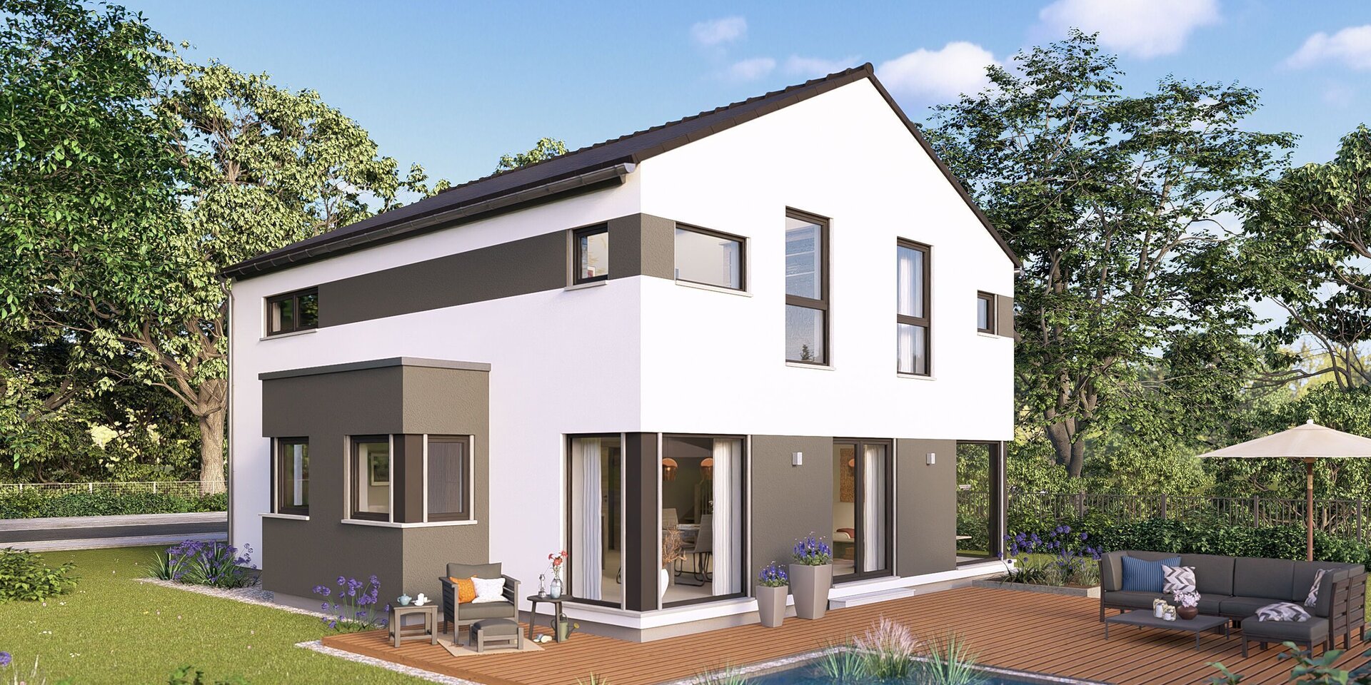 Modernes zweigeschossiges FingerHaus Fertighaus mit weißer Fassade, großen Fenstern, Terrasse mit Sitzmöbeln und kleinem rechteckigem Teich, umgeben von Garten mit Büschen und Bäumen