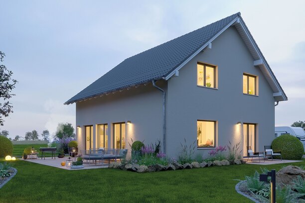 FingerHaus SENTO 400 – Einfamilienhaus mit Satteldach, heller Fassade, bodentiefen Fenstern und seitlichem Erkeranbau. Garten mit Rasen, Terrasse und Beeten in sanfter Abendstimmung.
