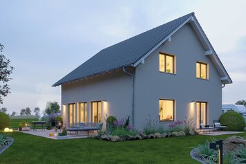 FingerHaus SENTO 400 – Einfamilienhaus mit Satteldach, heller Fassade, bodentiefen Fenstern und seitlichem Erkeranbau. Garten mit Rasen, Terrasse und Beeten in sanfter Abendstimmung.
