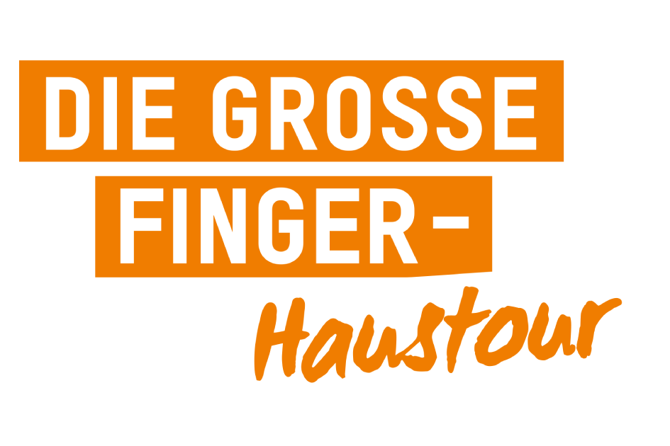 Logo der „Großen Finger-Haustour“ in orange-weißer Gestaltung mit dynamisch gesetzter Typografie.