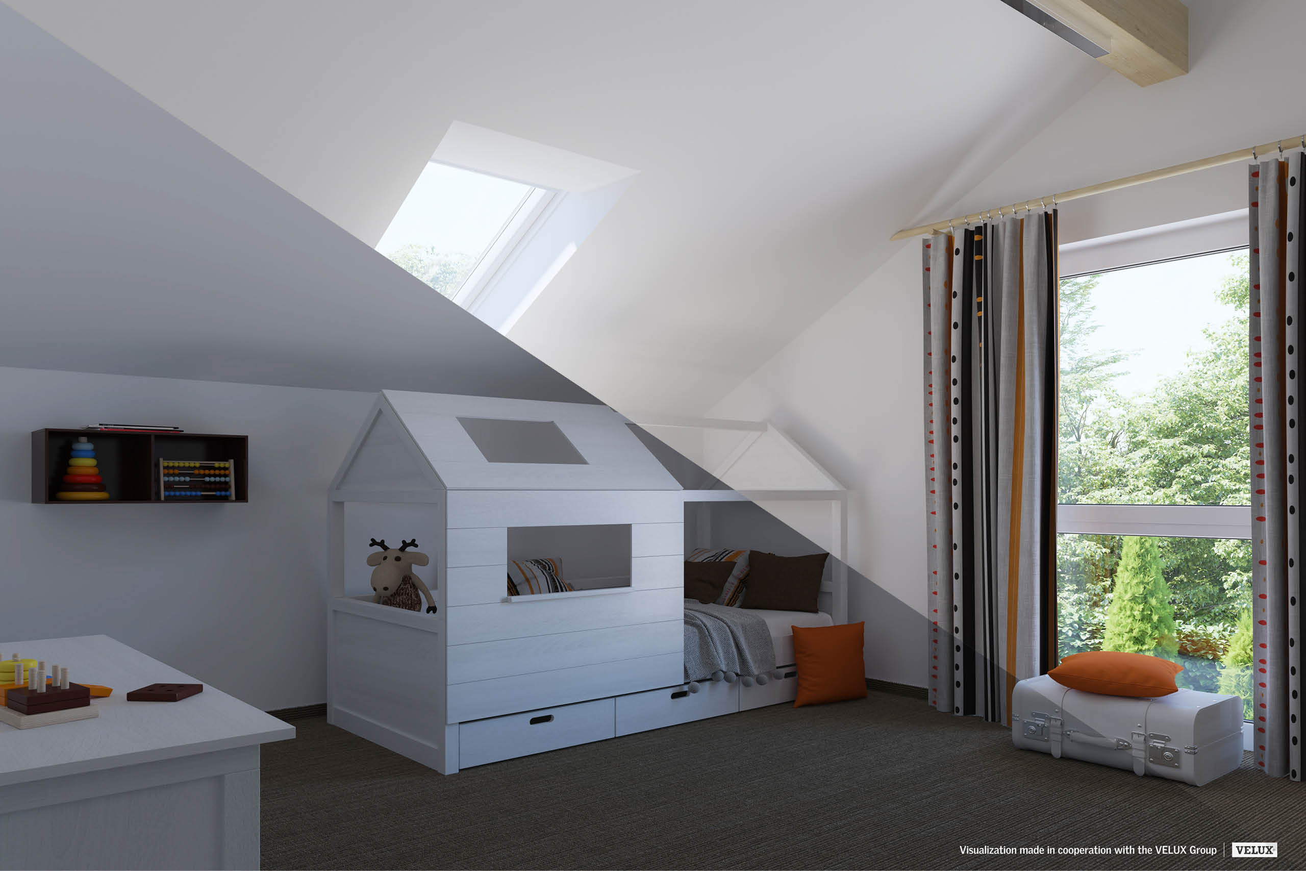 Kinderspielhaus mit Dachfenster im Dachgeschoss eines hellen Zimmers mit großem Fenster und Vorhängen